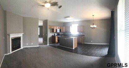 2102 Quartz Dr in Papillion, NE - Building Photo - Building Photo