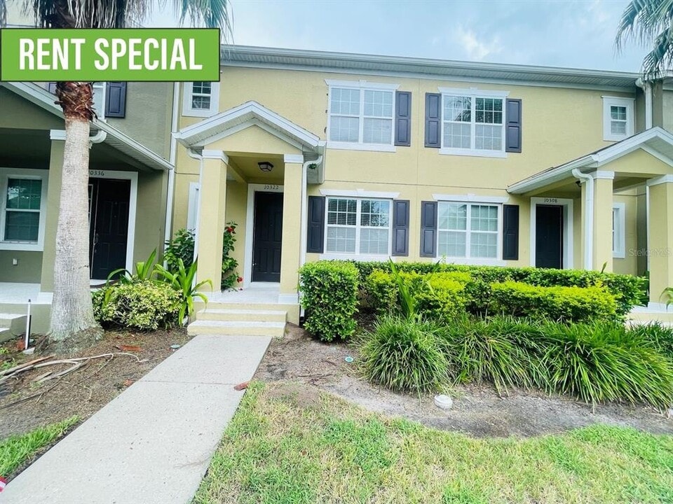 10322 Hartford Maroon Rd in Orlando, FL - Building Photo