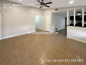 12111 Wood Bayou Dr in Houston, TX - Building Photo - Building Photo