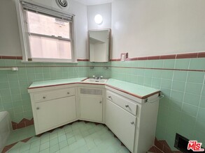 233 S Gale Dr in Beverly Hills, CA - Building Photo - Building Photo