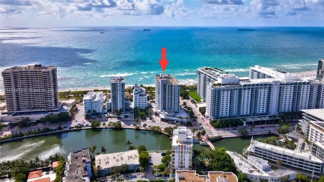 2401 Collins Ave, Unit 909 in Miami Beach, FL - Foto de edificio - Building Photo