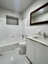 226 SW 6th St, Unit A in Dania Beach, FL - Building Photo - Building Photo