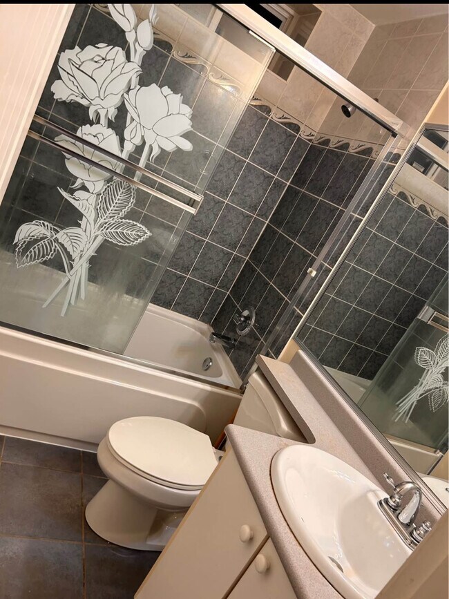 7056 149 St in Surrey, BC - Building Photo - Building Photo
