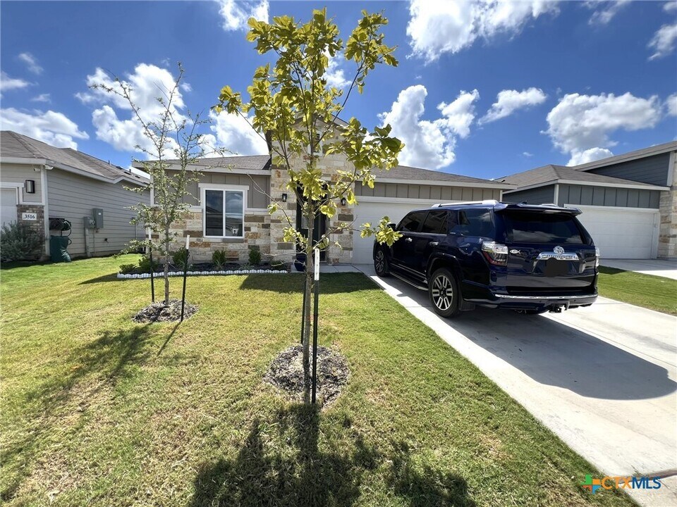 3512 Donald Dr in Seguin, TX - Building Photo