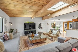 550 E Miraleste Ct in Palm Springs, CA - Building Photo - Building Photo