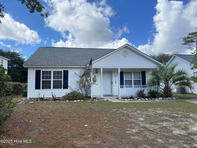 117 NW 10th St in Oak Island, NC - Building Photo - Building Photo