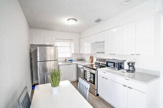 470 SW 7th St in Miami, FL - Building Photo - Building Photo