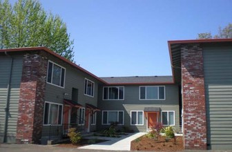 Gladstone Terrace Apartments in Portland, OR - Building Photo - Building Photo