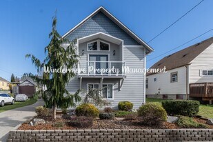 1138 N Montgomery Ave in Bremerton, WA - Building Photo
