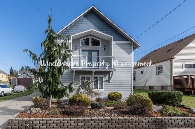 property at 1138 N Montgomery Ave