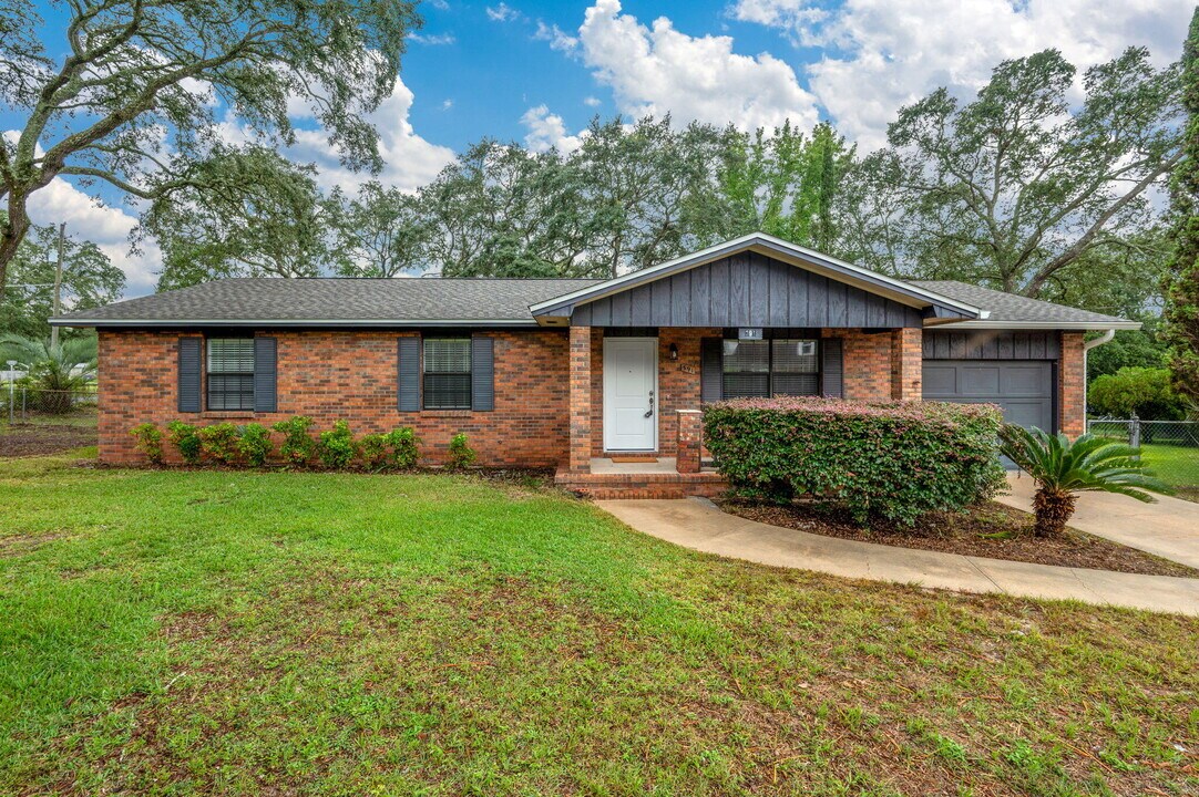 391 Iowa St in Valparaiso, FL - Building Photo