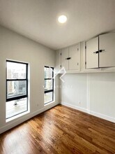 180 Noll St in Brooklyn, NY - Building Photo - Building Photo