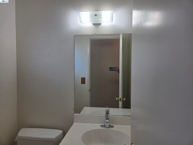 7596 Silvertree Ln in Dublin, CA - Building Photo - Building Photo
