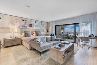 166 Harbor Dr, Unit 2B in Key Biscayne, FL - Building Photo - Building Photo