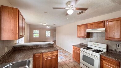 1114 Un Vly Dr in Pearland, TX - Building Photo - Building Photo