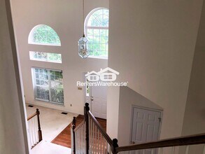 1137 New Ballwin Oaks Dr in Ballwin, MO - Foto de edificio - Building Photo