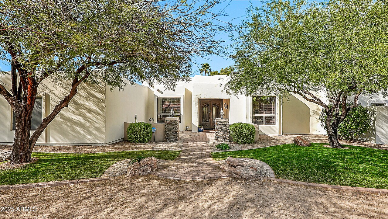 10390 E Paradise Dr in Scottsdale, AZ - Building Photo