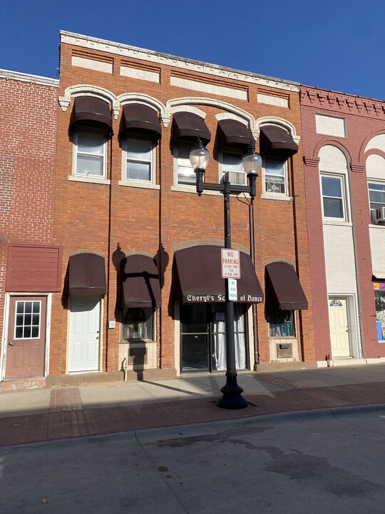 108 N Jefferson St in Mount Pleasant, IA - Building Photo