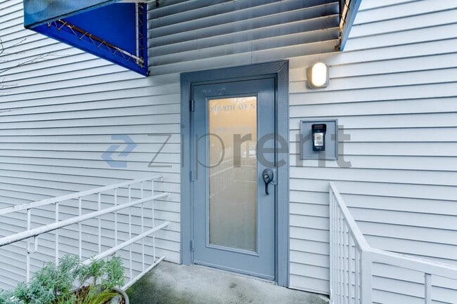 2419 8th Ave N in Seattle, WA - Building Photo - Building Photo