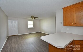 150 Glen-Gar Dr in Lincolnton, NC - Building Photo - Building Photo