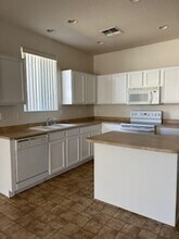5624 W Vineyard Rd in Phoenix, AZ - Building Photo - Building Photo