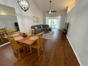 5708 Greenwood Cir in Naples, FL - Building Photo - Building Photo