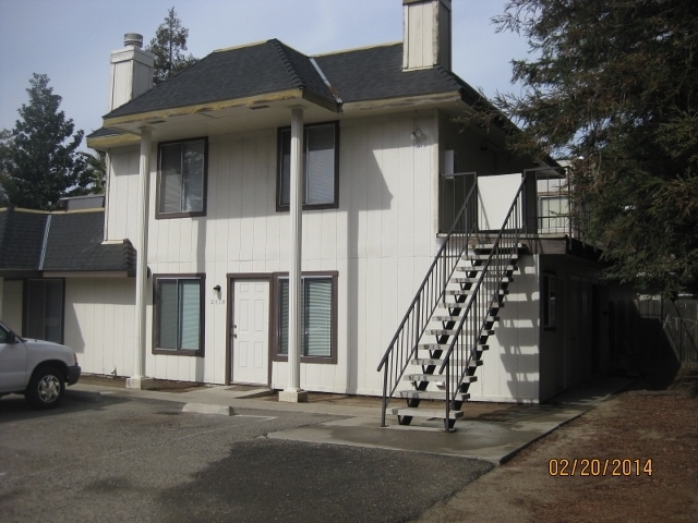 2810-2818 Secretariat Dr in Atwater, CA - Building Photo