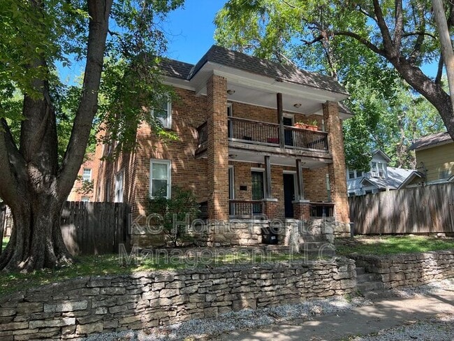 property at 1110 W 41st Terrace