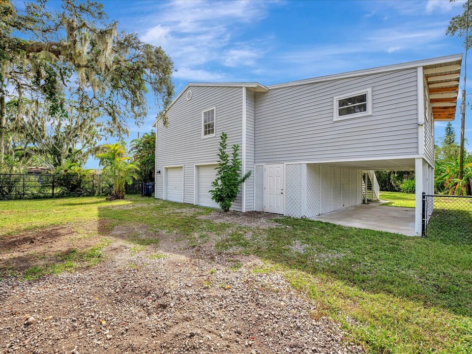 631 Harbor Ave in Ellenton, FL - Foto de edificio