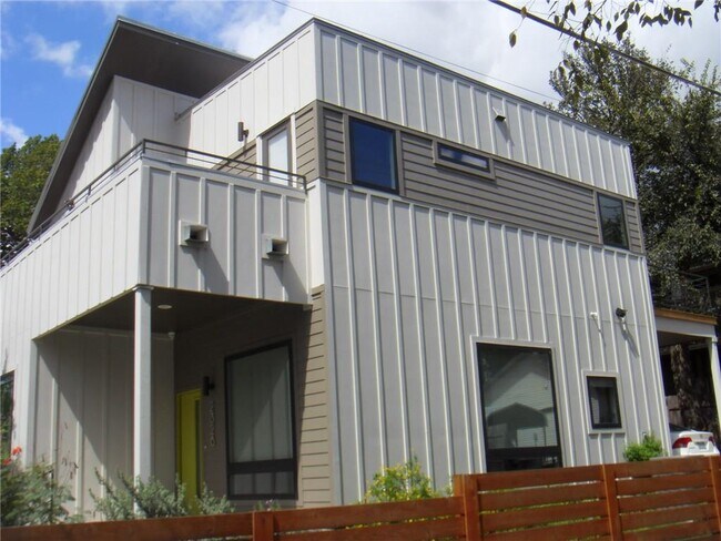 2328 Santa Maria St in Austin, TX - Building Photo - Building Photo