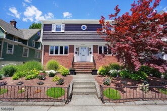 27 Brookfield Rd in Montclair, NJ - Building Photo - Building Photo