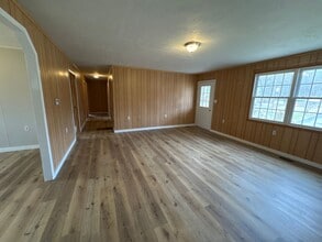 205 Valley St in Grand Rivers, KY - Building Photo - Building Photo