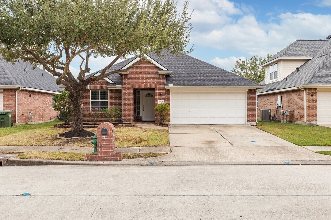 18126 Stone Trail Manor Dr in Humble, TX - Building Photo