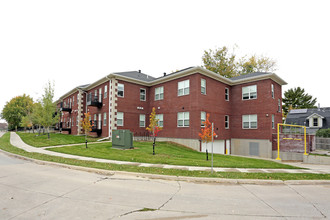 915 Harlocke in Iowa City, IA - Building Photo - Building Photo