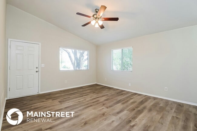 8669 S Desert Dove Dr in Tucson, AZ - Building Photo - Building Photo