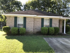 2742 Garden Brook Ct in Montgomery, AL - Building Photo - Building Photo