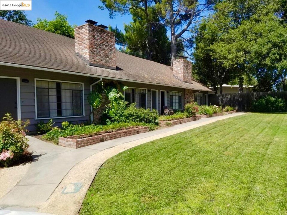 21 Waverley Ct in Menlo Park, CA - Building Photo