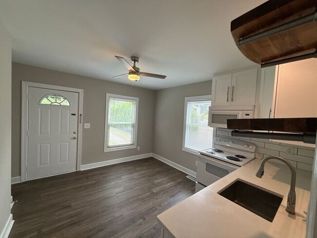 707 Grandin Rd in Charlotte, NC - Building Photo - Building Photo