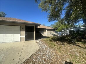 2029 Lake View Blvd in Port Charlotte, FL - Foto de edificio - Building Photo