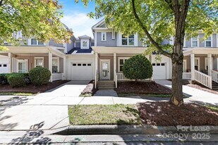 8122 Village Harbor Dr in Cornelius, NC - Building Photo