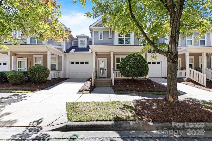 8122 Village Harbor Dr in Cornelius, NC - Building Photo