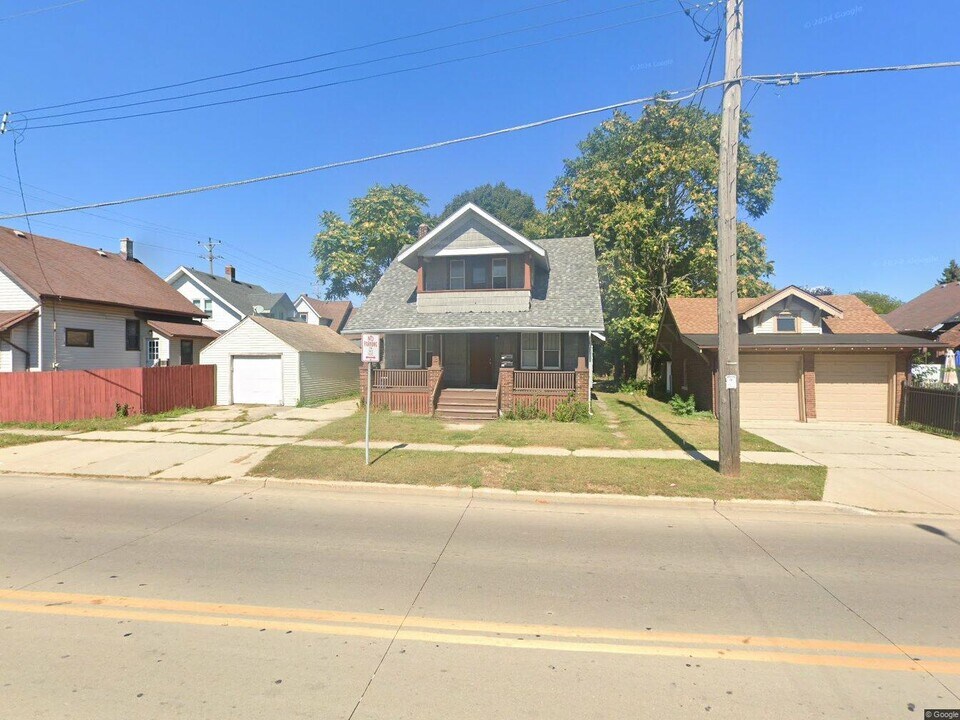 1312 75th St in Kenosha, WI - Foto de edificio