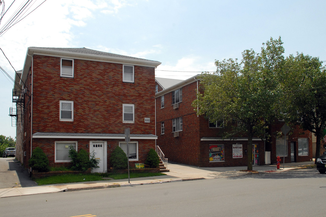 442 Ridge Rd in Lyndhurst, NJ - Building Photo