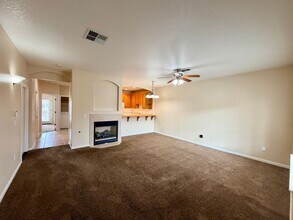 147 Apple Ln in Los Banos, CA - Building Photo - Building Photo