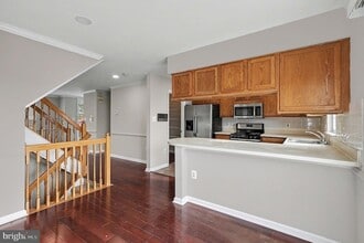 2003 Paddle Boat Ln in Woodbridge, VA - Foto de edificio - Building Photo