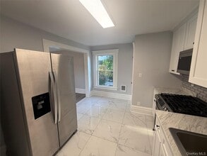18 Edgewood St in White Plains, NY - Building Photo - Building Photo