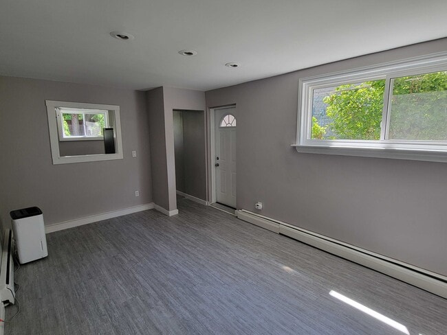 4 Guy St in Kingston, ON - Building Photo - Building Photo