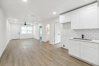 306 E E 40TH 1/2 in Houston, TX - Building Photo - Building Photo