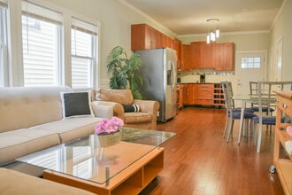 1846 N Mozart St, Unit Mozart1 in Chicago, IL - Building Photo - Building Photo