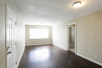 82 West Crossing in Kansas City, MO - Building Photo - Interior Photo